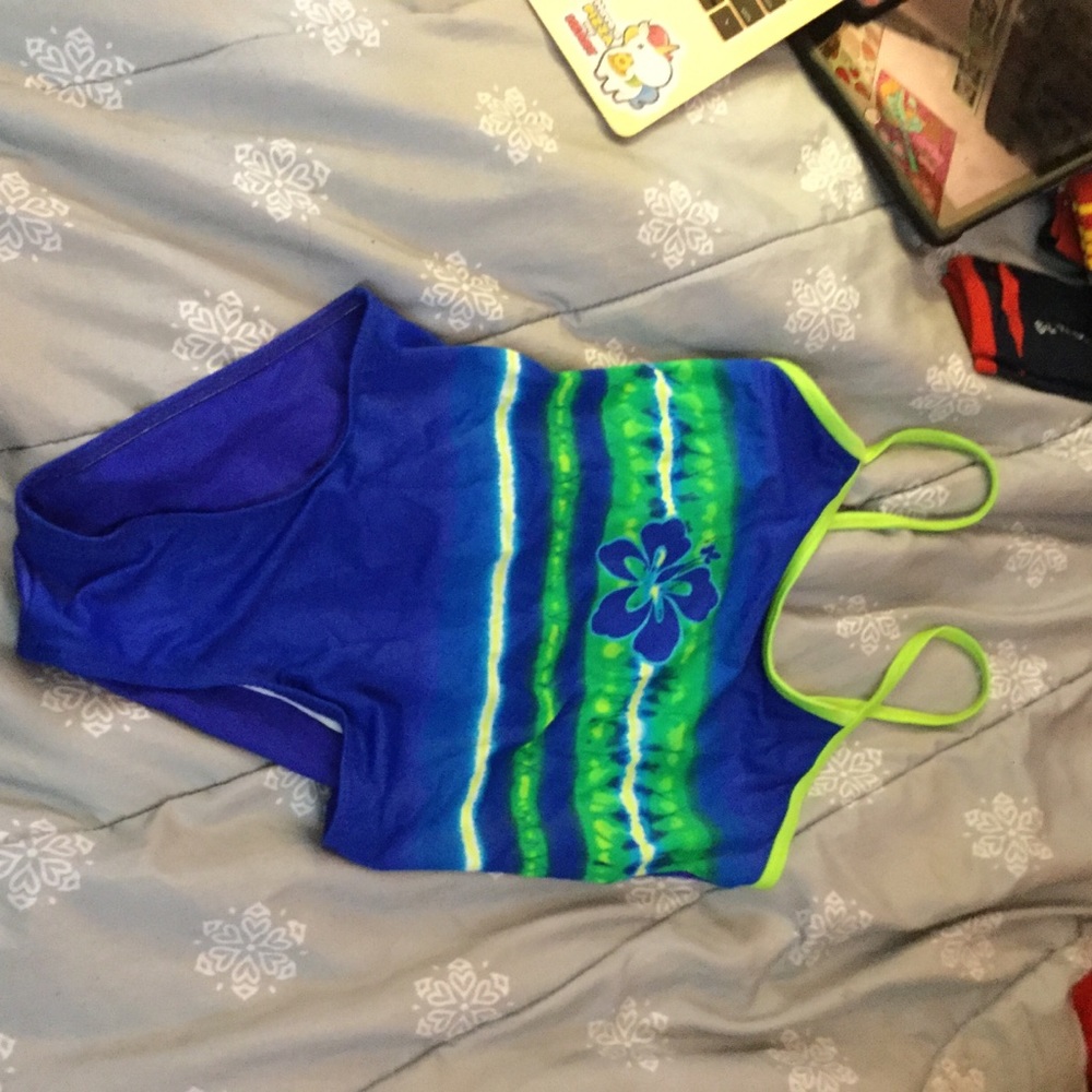 Girls swimsuit